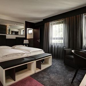 Zimmer mit Kingsize-Bett